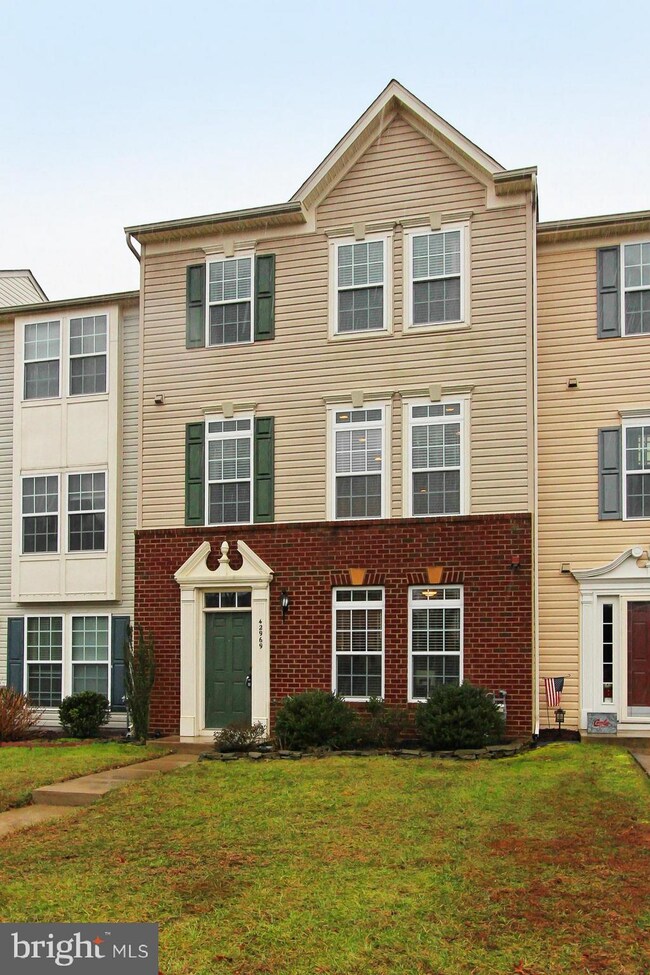 42969 Edgewater St, Chantilly, VA 20152 - photo 4