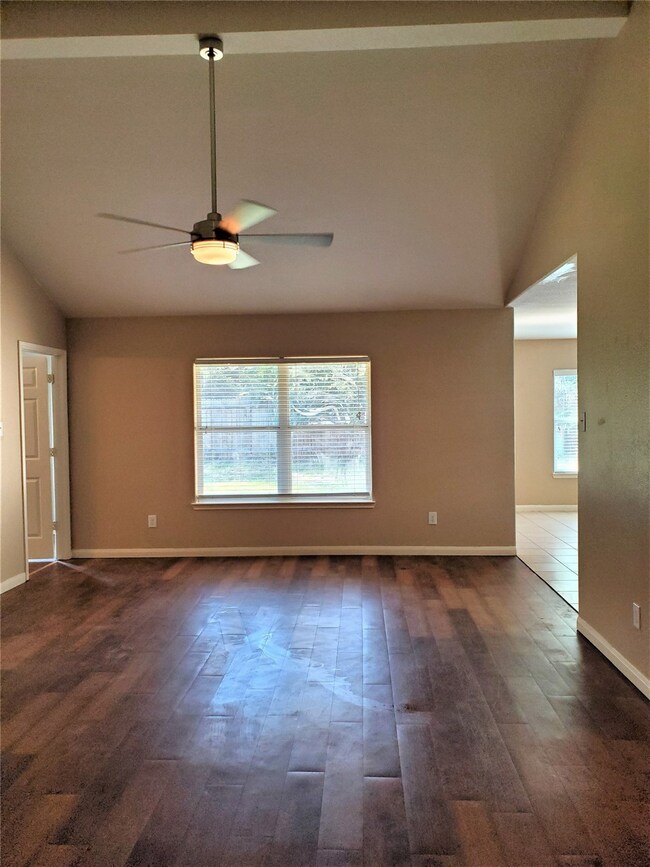 12138 Estelle Ln, Pinehurst, TX 77362 - photo 4