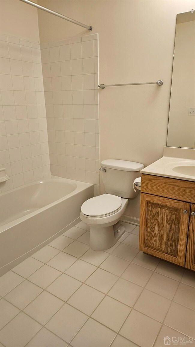 208 Alder Ct unit 208, New Brunswick, NJ 08901 - photo 7