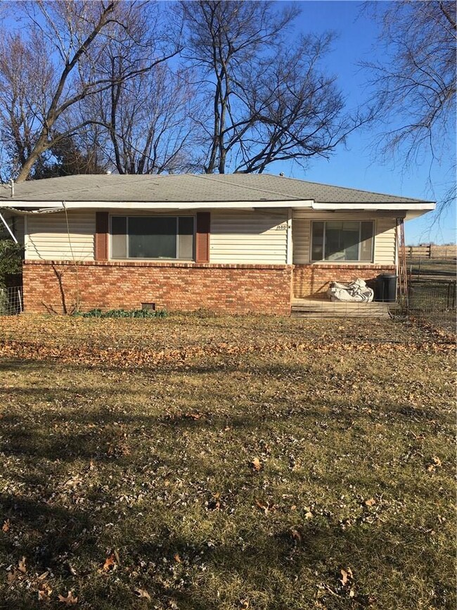 680 W County Line Rd, Springdale, AR 72764 - photo 2