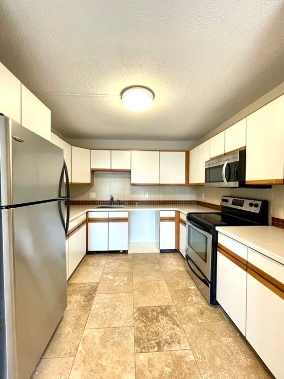 10 Rutledge St unit 3B, Worcester, MA 01604 - photo 2