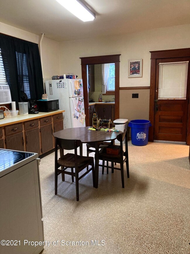 621 E Elm St, Scranton, PA 18505 - photo 7