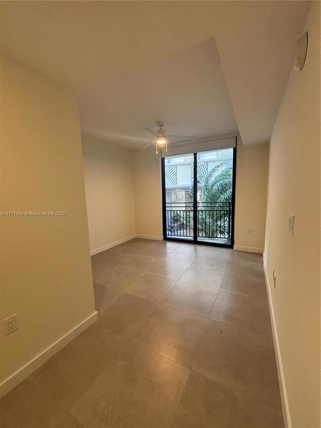 16395 Biscayne Blvd unit TH 6, North Miami Beach, FL 33160 - photo 2