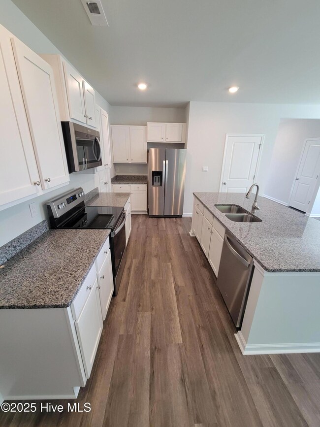 302 Red Cedar Dr, Sneads Ferry, NC 28460 - photo 5