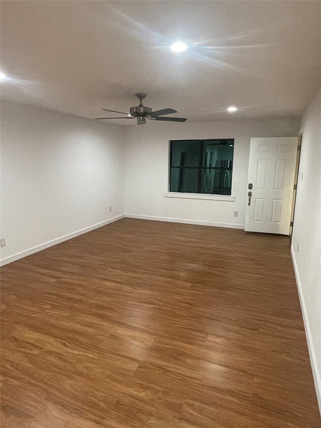 4210 Delhi St, Houston, TX 77022 - photo 5