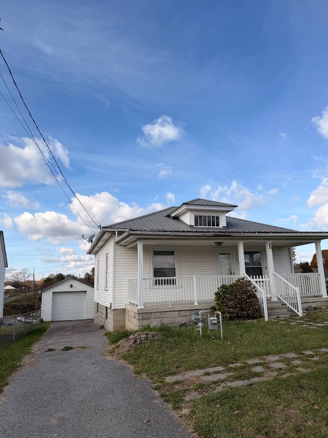 711 N Wickham Ave, Princeton, WV 24740 - photo 2