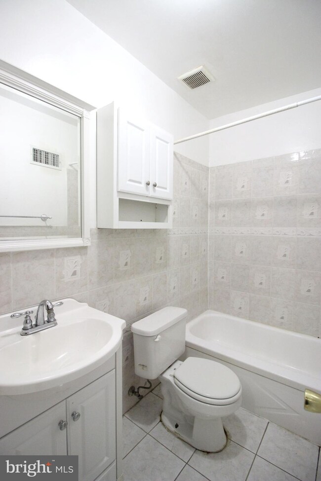 810 5th St NE, Washington, DC 20002 - photo 4