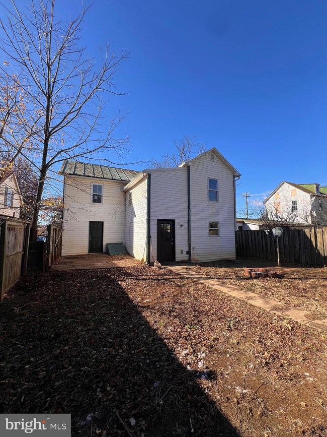 211 N Mildred St, Charles Town, WV 25414 - photo 3