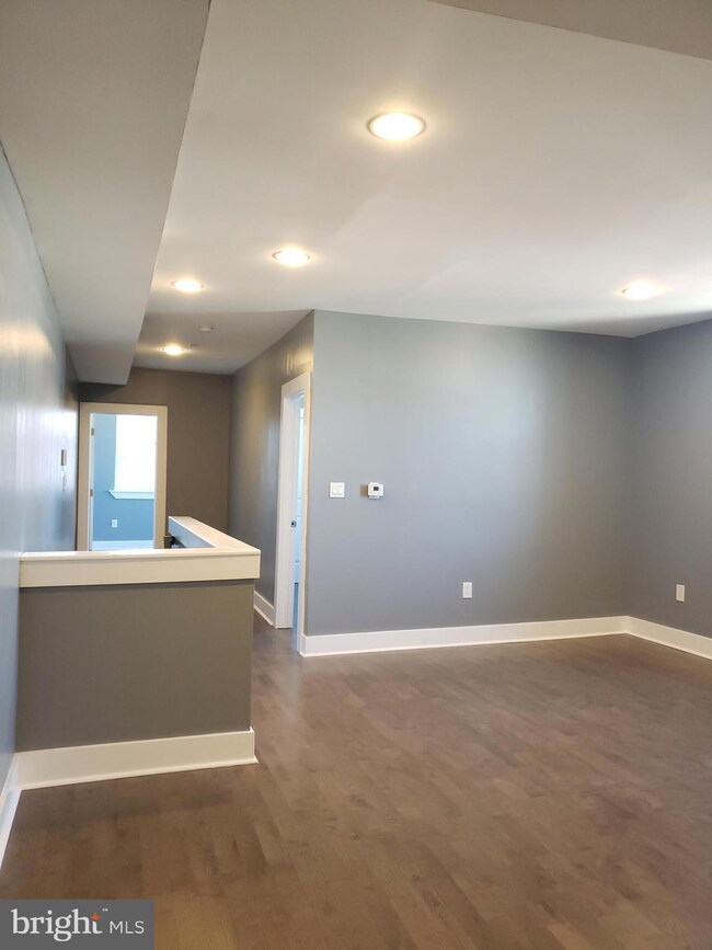 2001 S 17th St unit FLR 3, Philadelphia, PA 19145 - photo 3