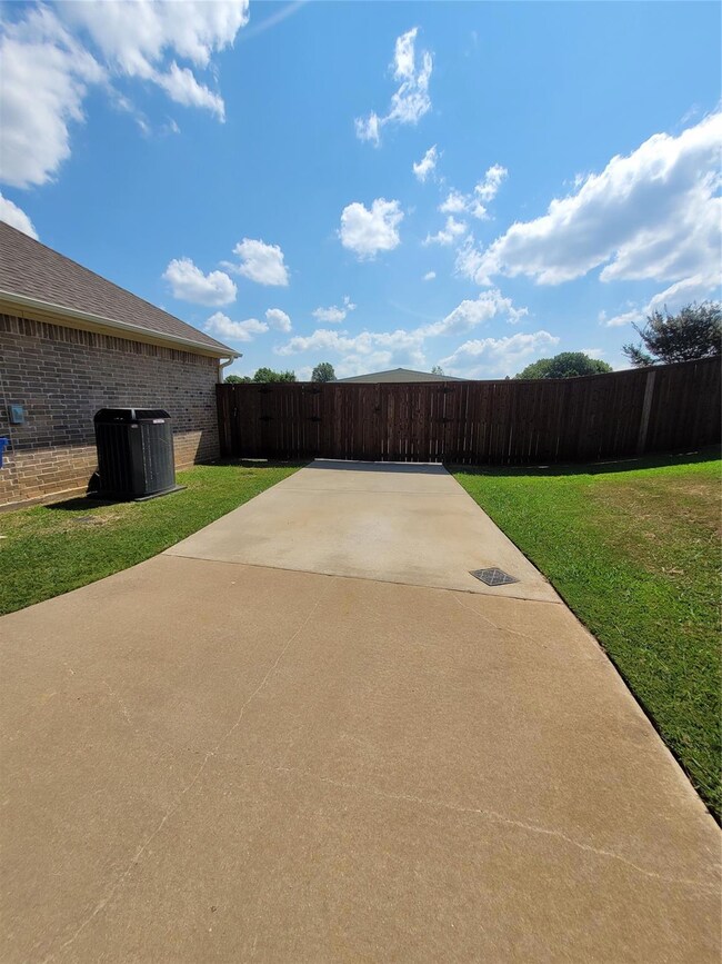 143 Chrissa Dr, Pottsboro, TX 75076 - photo 4