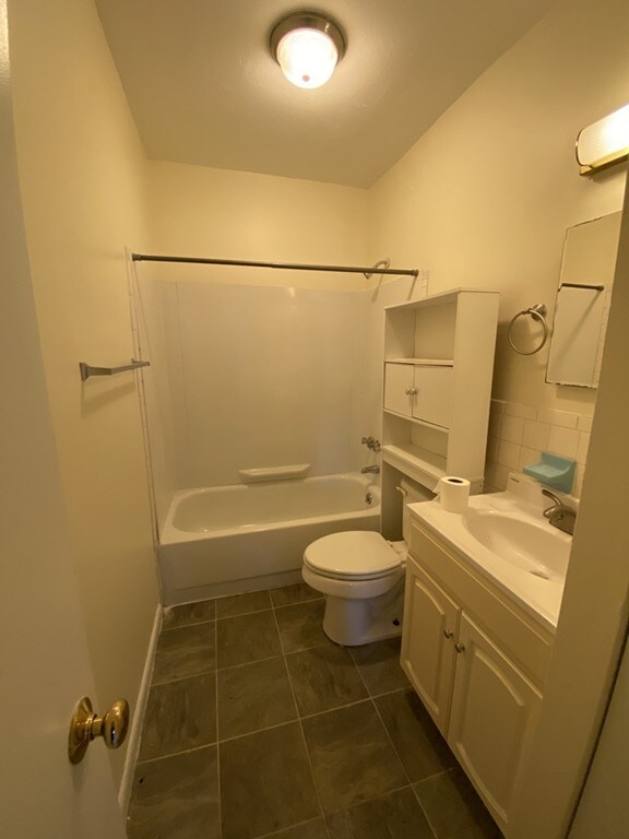 363 Hildreth St unit 12, Lowell, MA 01850 - photo 5