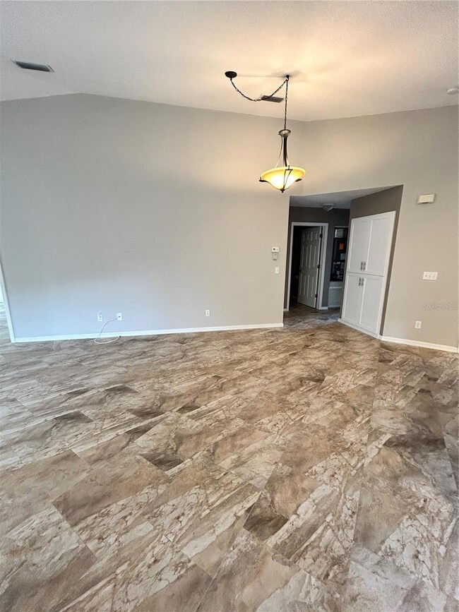 STUNNING PORCELAIN TILE THROUGHOUT