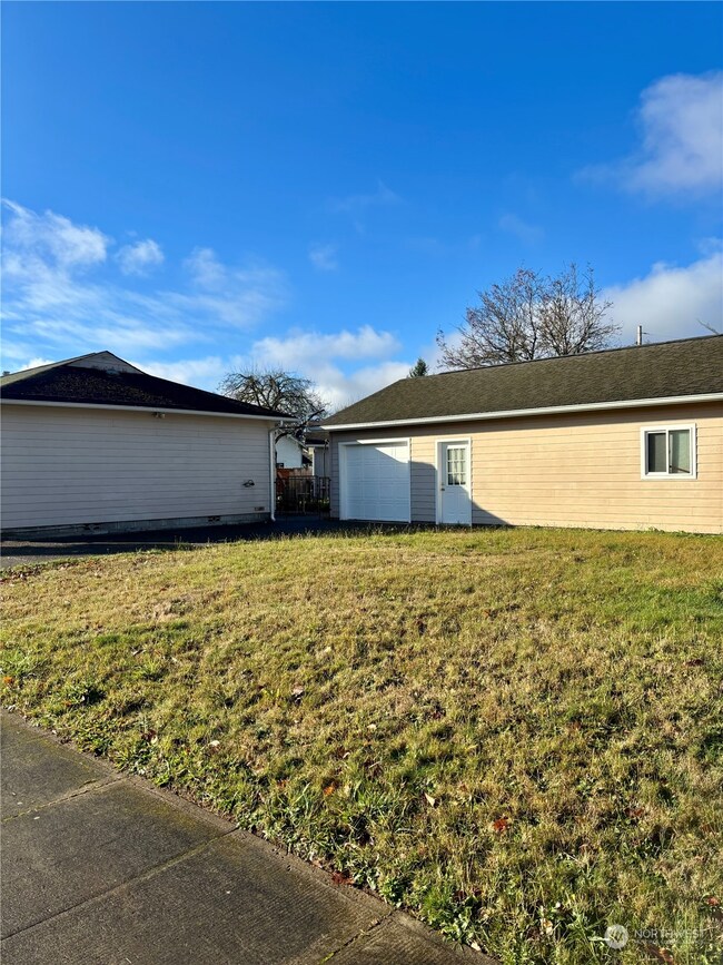 711 S Rock St, Centralia, WA 98531 - photo 2
