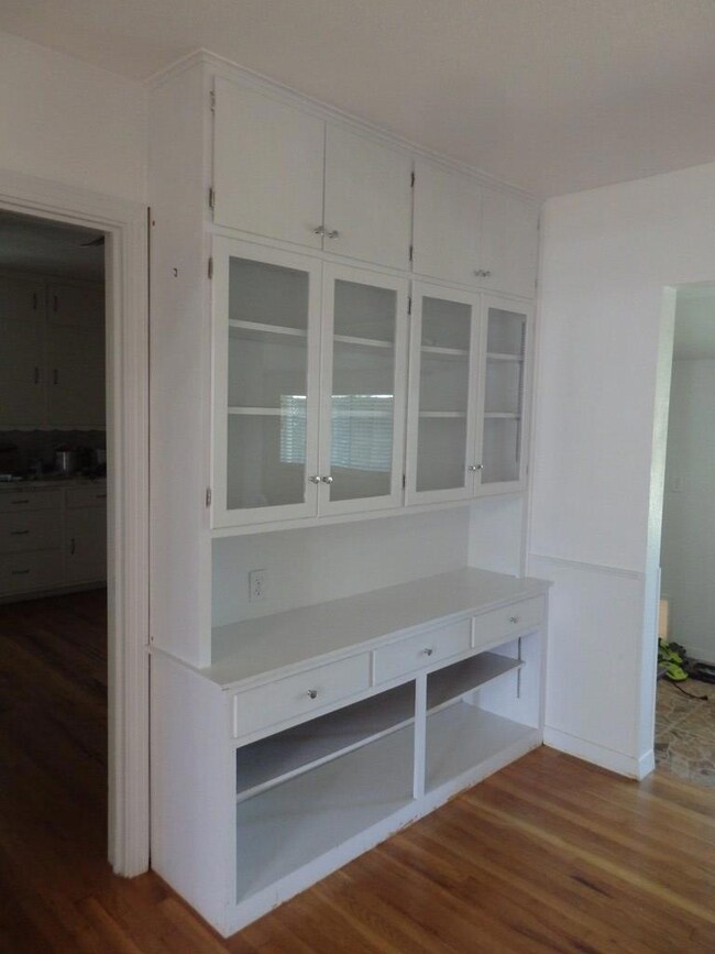 116 W Burbank St, Fredericksburg, TX 78624 - photo 7