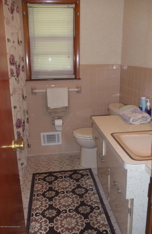 121 EUCLID FULL BATH