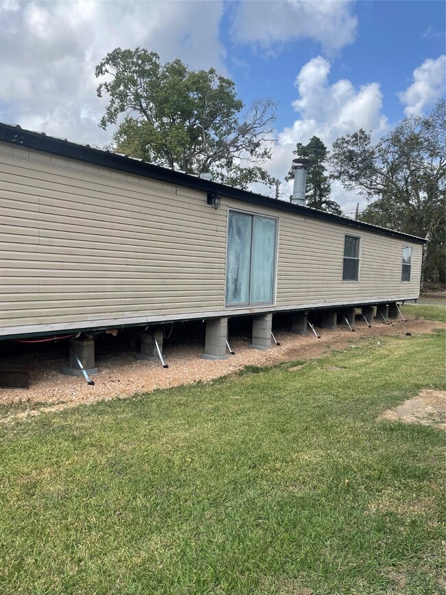 1418 Austin St, Bay City, TX 77414 - photo 2