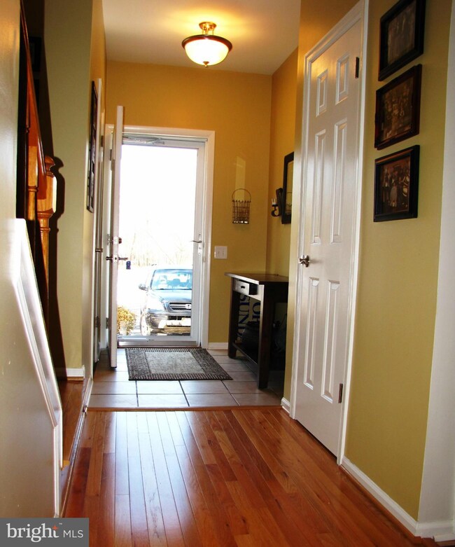 7195 Fairfield Ct, Alexandria, VA 22306 - photo 2