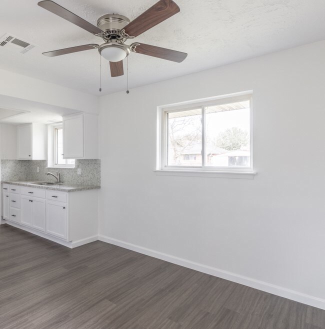 918 Cherry Spring Dr, Houston, TX 77038 - photo 7