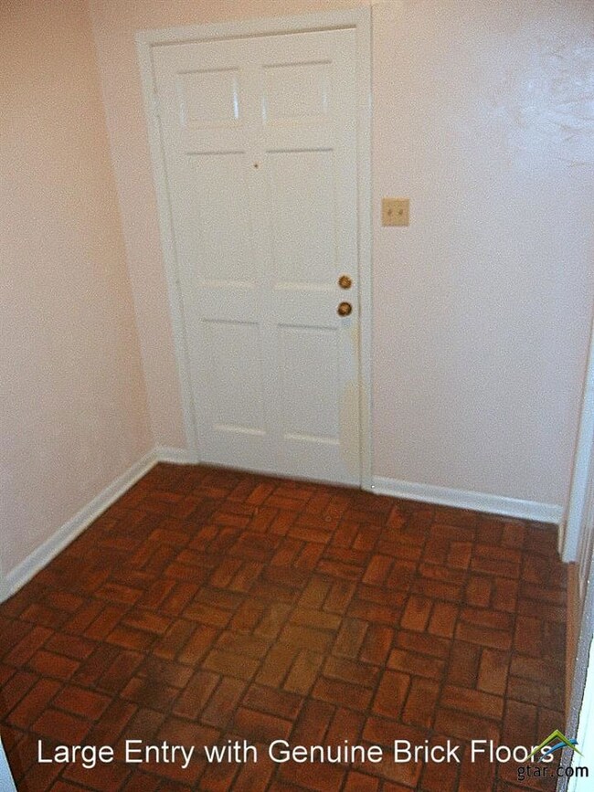 4600 Newcastle Dr, Tyler, TX 75703 - photo 2