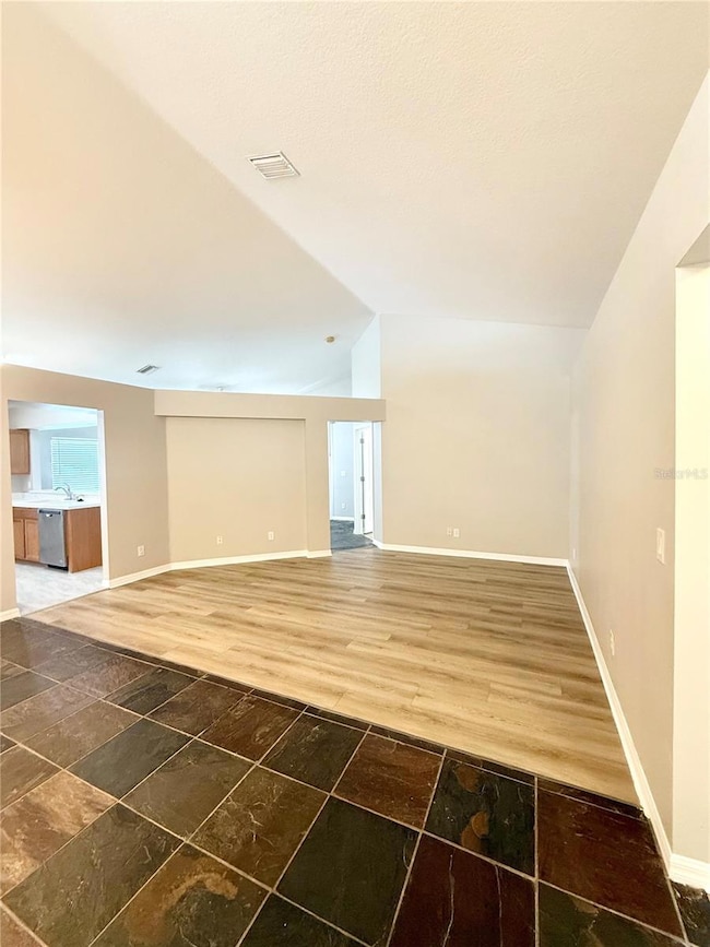 31138 Harthorn Ct, Wesley Chapel, FL 33543 - photo 4