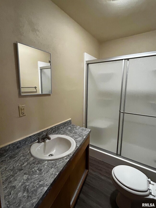 1102 Oxford Ave unit 7, Pekin, IL 61554 - photo 6