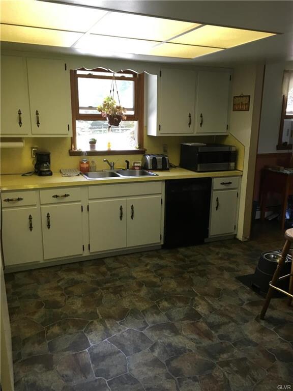 4180 Mountain Rd, Slatington, PA 18080 - photo 2