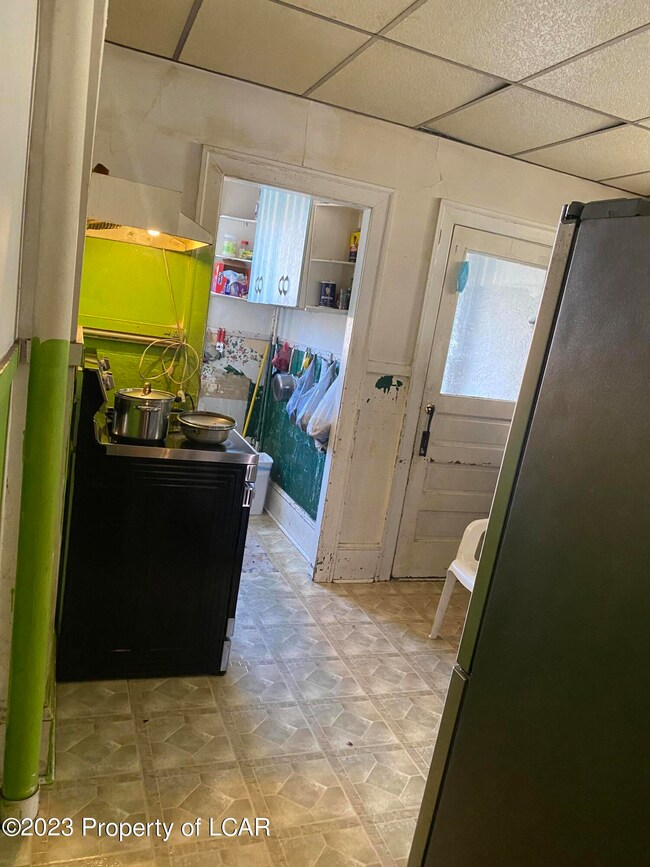 925 W Diamond Ave, Hazleton, PA 18201 - photo 5