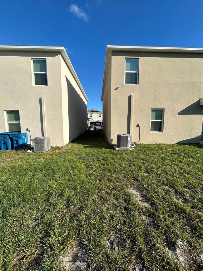 1383 Berry Ln, Davenport, FL 33837 - photo 5