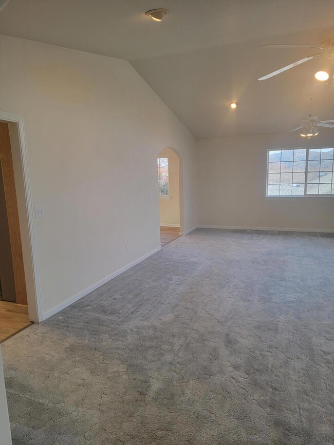 1758 Patriot Ln, Grants Pass, OR 97527 - photo 5