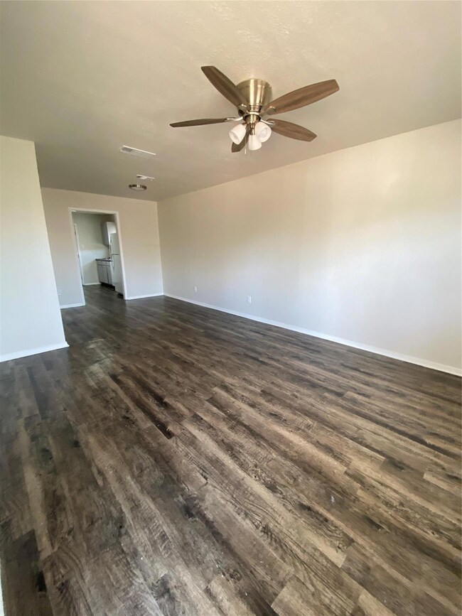 1302 Berry Dr unit D, Cleburne, TX 76033 - photo 7