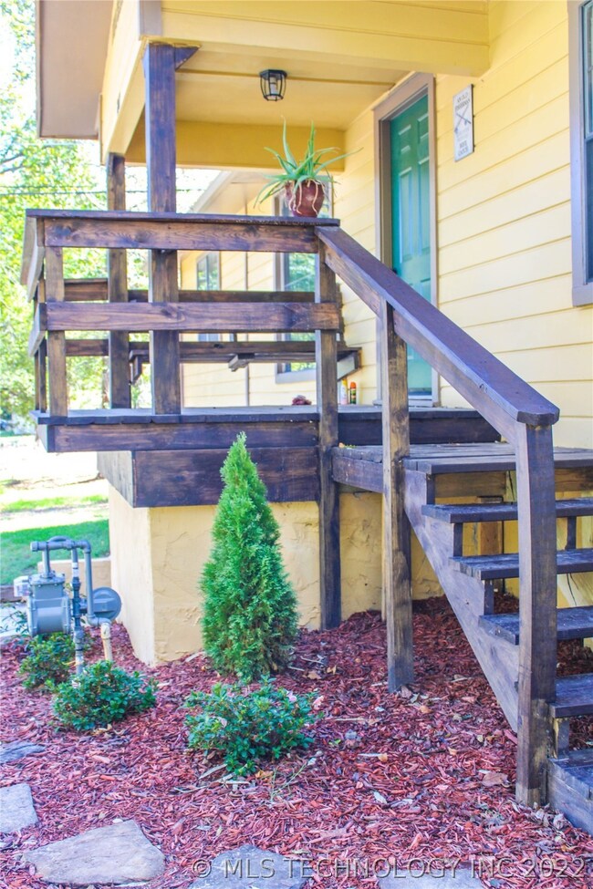 717 Locust Ave, Eufaula, OK 74432 - photo 2