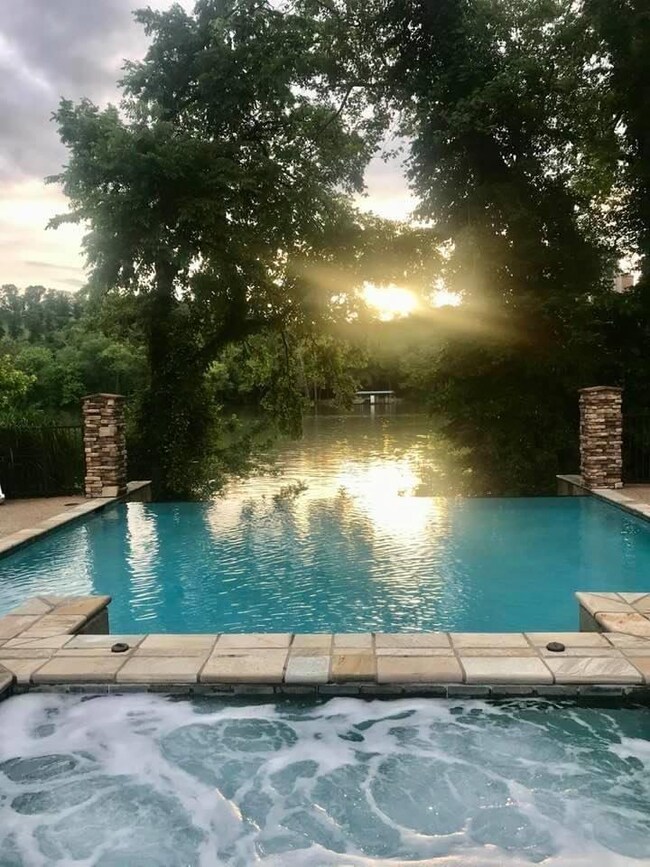 Pool Briarwood