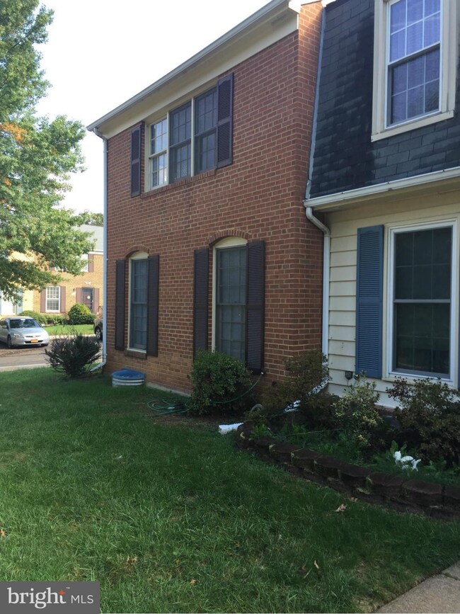 14814 Belle Ami Dr, Laurel, MD 20707 - photo 2