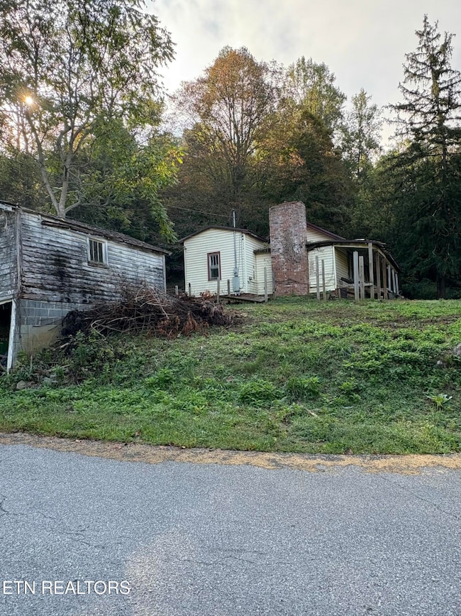 1340 Ryan Rd, Fall Branch, TN 37656 - photo 4