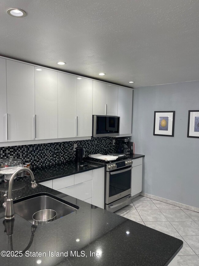 26 Shiloh St, Staten Island, NY 10314 - photo 7