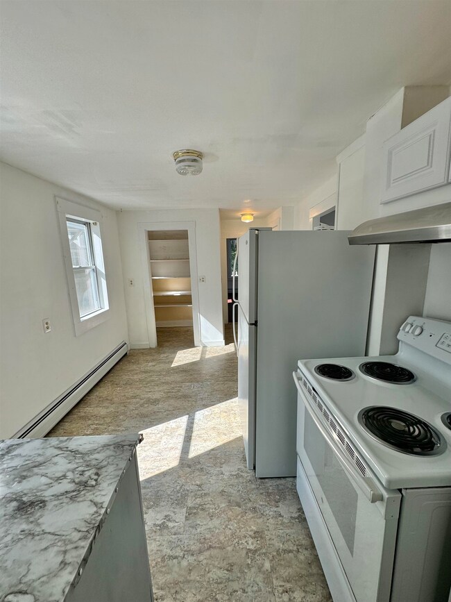 14 Pine St, Keene, NH 03431 - photo 6