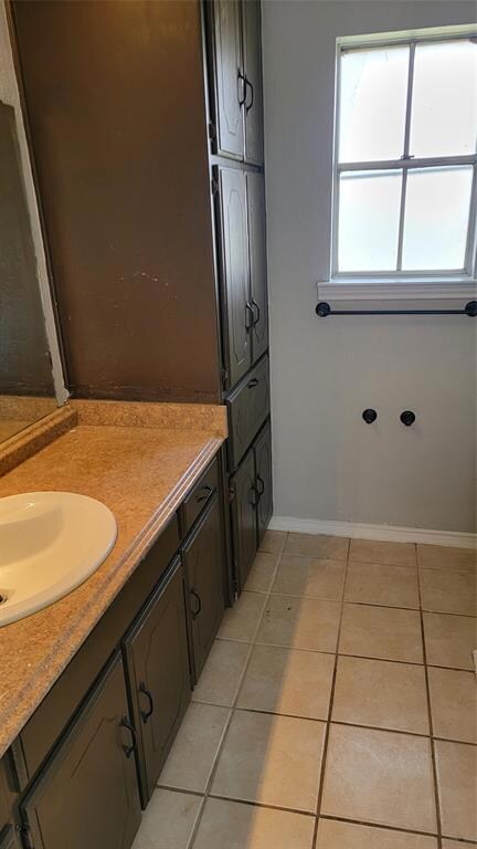 2102 Granbury St, Cleburne, TX 76033 - photo 4