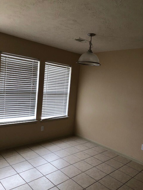 32107 Anne Ln, Pinehurst, TX 77362 - photo 7