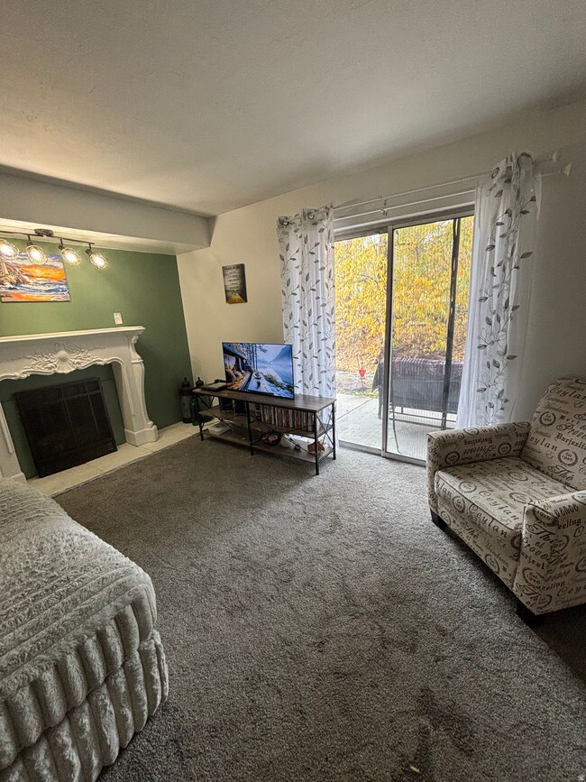 460 E Creekside Cir unit B, Murray, UT 84107 - photo 3