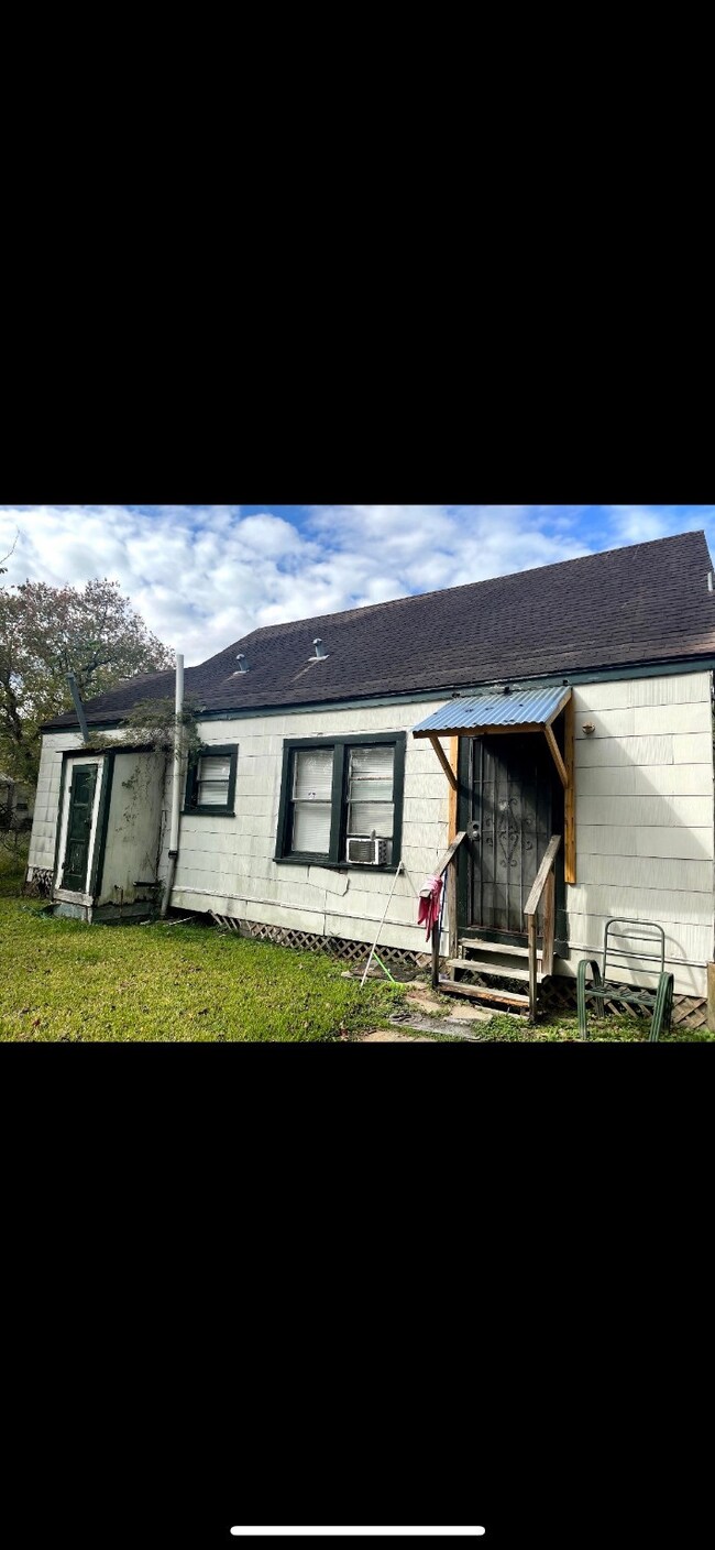 8430 Lanewood Dr, Houston, TX 77016 - photo 2