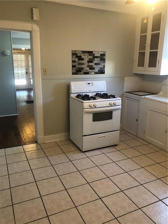 View from Kitchen. Gas Stove/Oven never used. Ceil