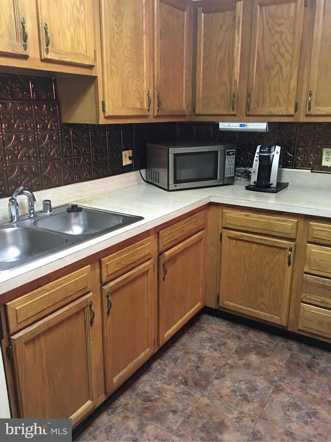 105 W Mill Ave, Capitol Heights, MD 20743 - photo 5