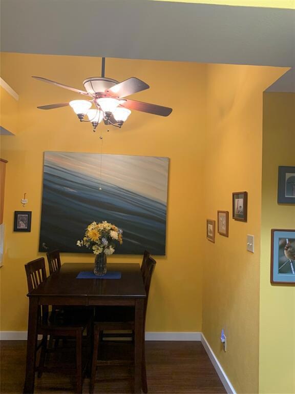 Sunny Breakfast nook adjoining the galley kitchen.