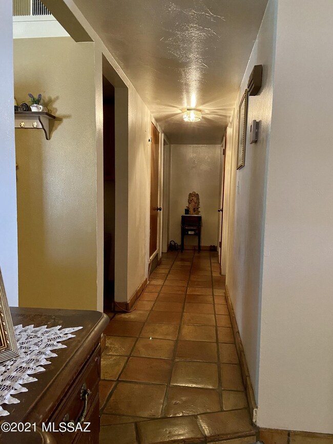 Nidito hallway