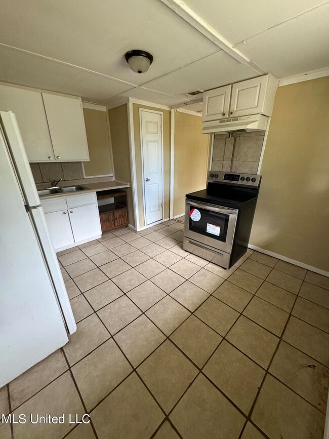 3718 Mayo St unit A, Moss Point, MS 39563 - photo 4