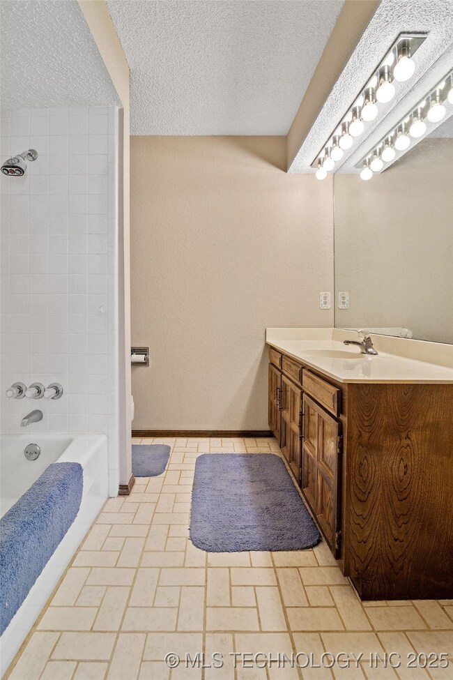 2320 W Nashville Ct, Broken Arrow, OK 74012 - photo 6