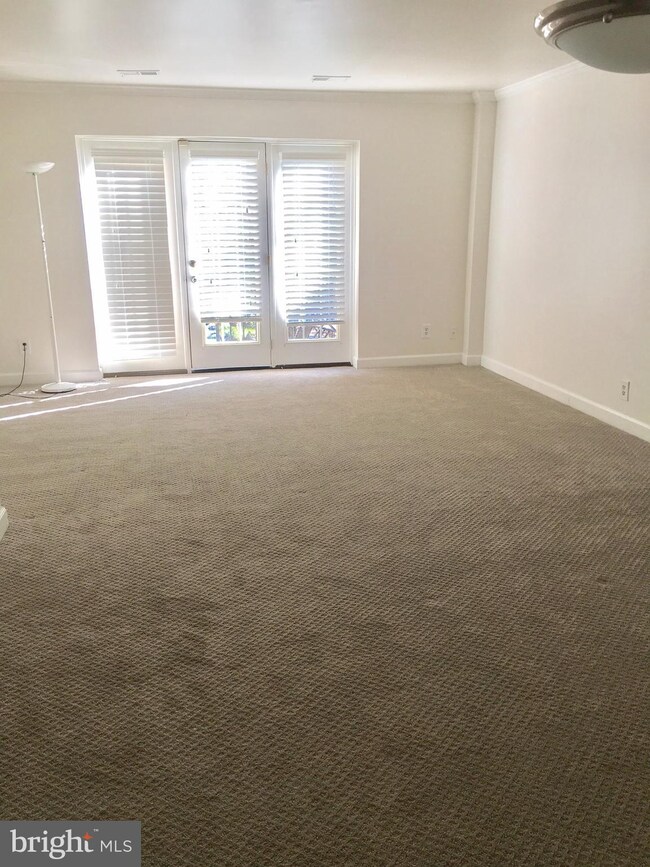 3818 Chesterwood Dr, Silver Spring, MD 20906 - photo 2