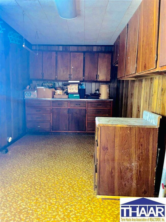 590 E Vincennes St, Linton, IN 47441 - photo 6