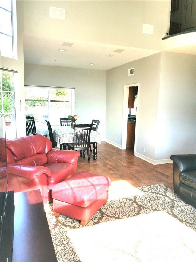 28344 Tamarack Ln, Santa Clarita, CA 91390 - photo 3