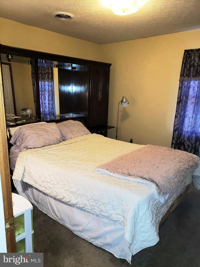 212 Chenoweth Dr, Bunker Hill, WV 25413 - photo 5